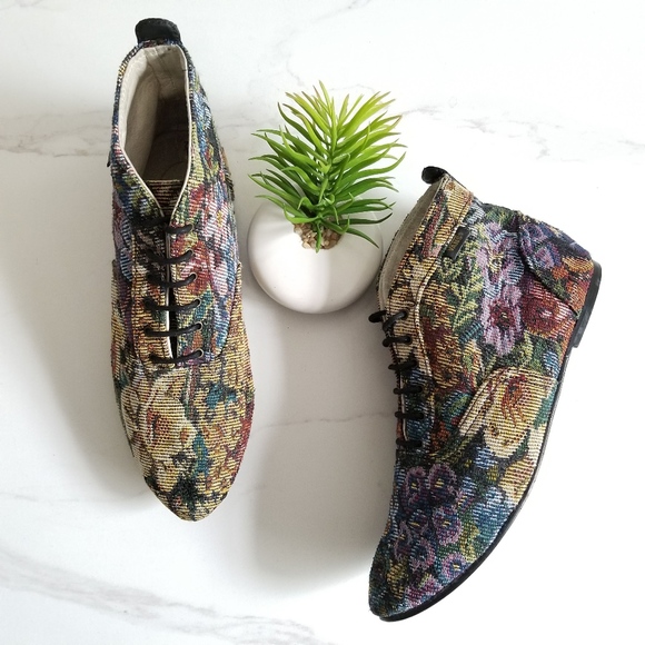 Vans Shoes - Luxe by Vans Floral Tapestry Bailie Boots Flats
